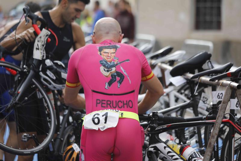 Fotos: Un centenar de atletas desafían a la lluvia en Valbuena (1/2)