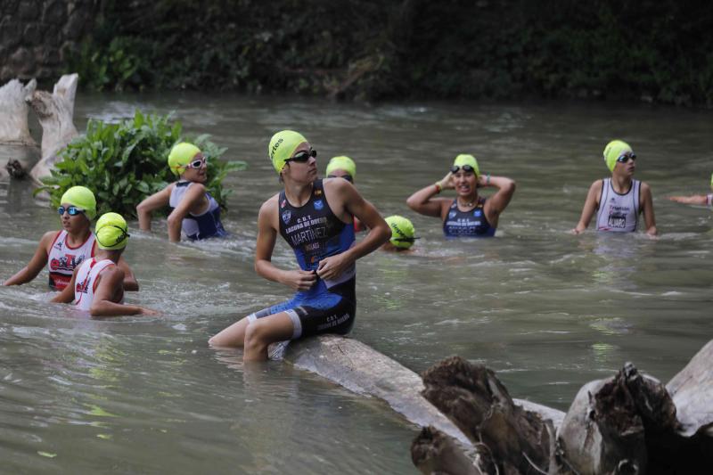 Fotos: Un centenar de atletas desafían a la lluvia en Valbuena de Duero (1/2)