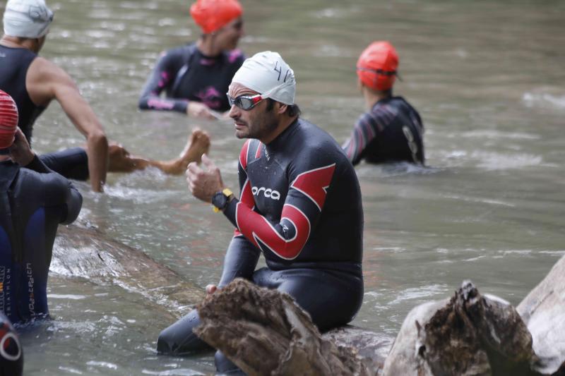 Fotos: Un centenar de atletas desafían a la lluvia en Valbuena de Duero (1/2)