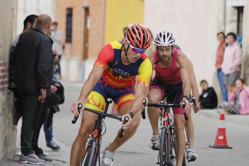 Fotos: Un centenar de atletas desafían a la lluvia en Valbuena de Duero (1/2)