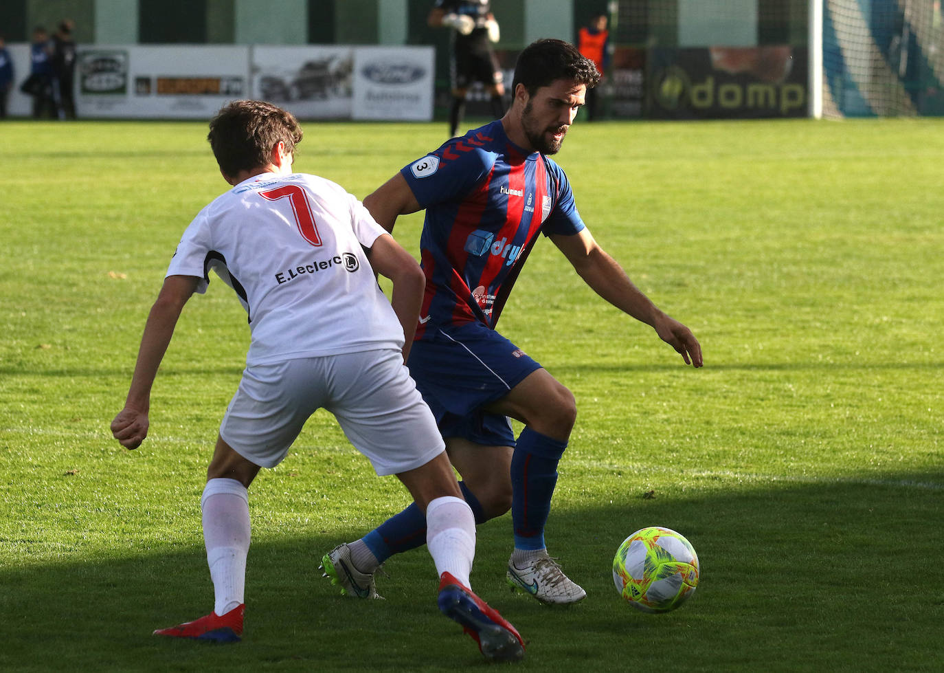 Encuentro entre la Gimnástica Segoviana y el Santa Marta.