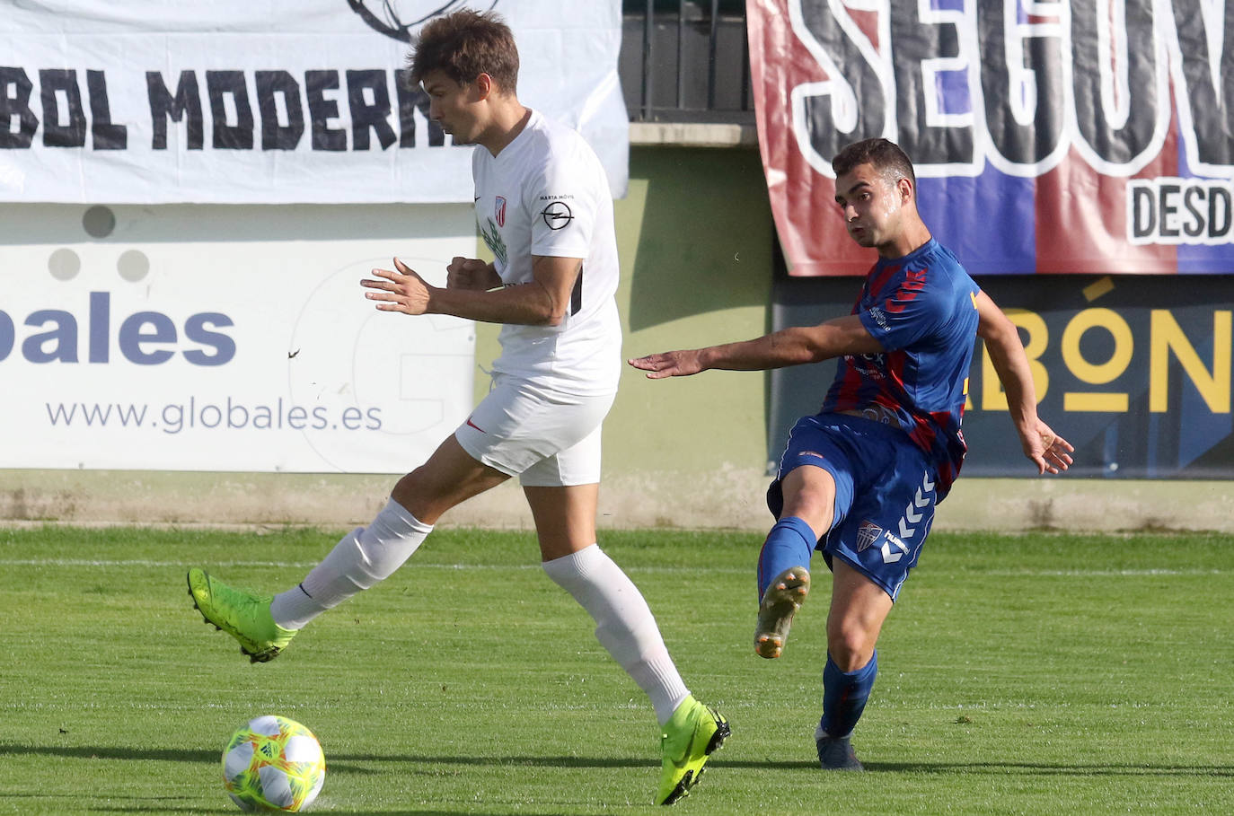 Encuentro entre la Gimnástica Segoviana y el Santa Marta.