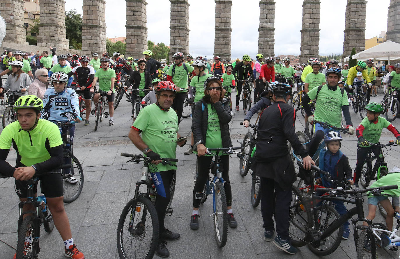 Fotos: Marcha ciclista organizada por la Asociacion contra el Alzheimer de Segovia