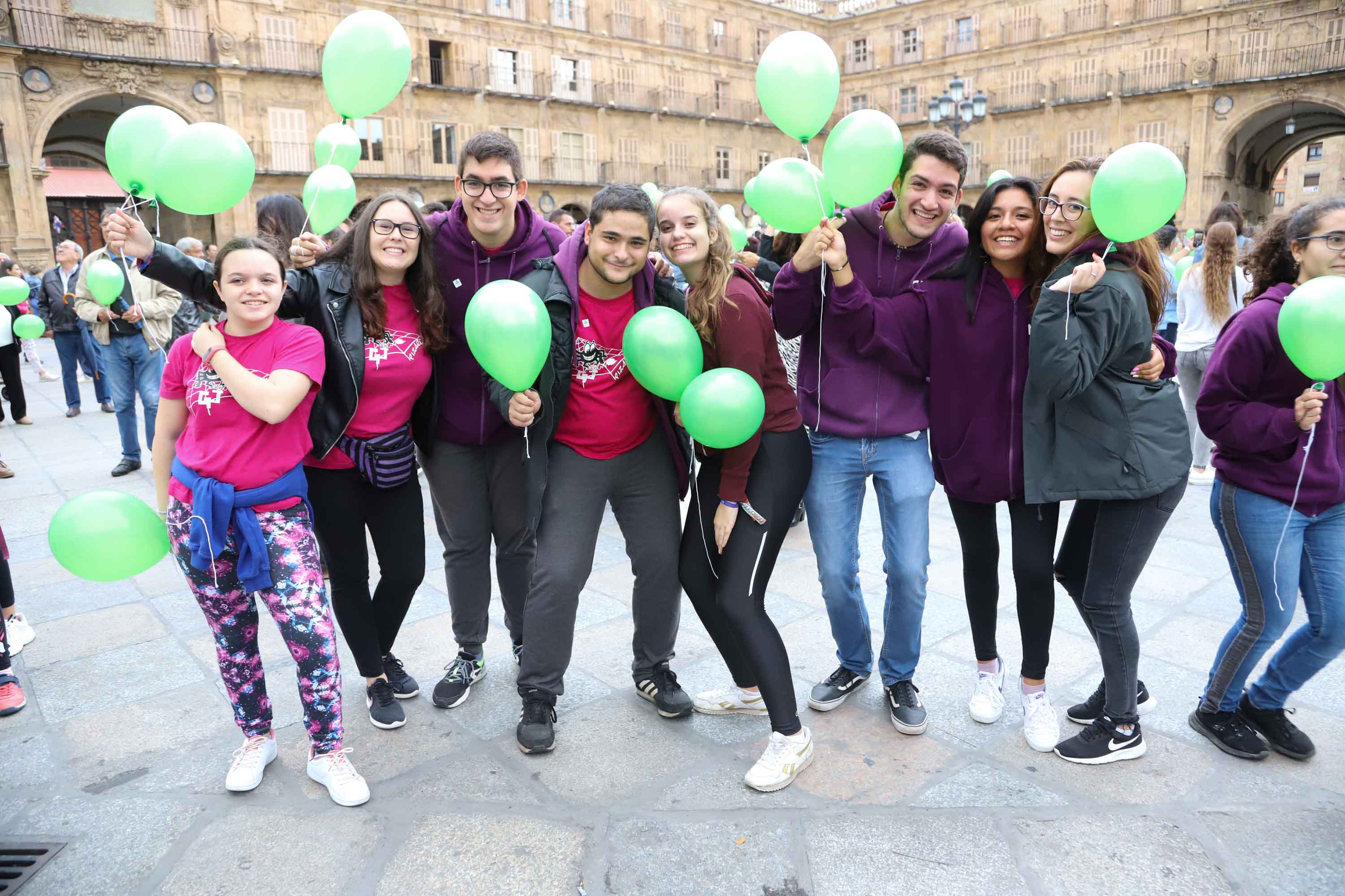Fotos: Suelta de globos con motivo del Día Mundial del Alzheimer en Salamanca