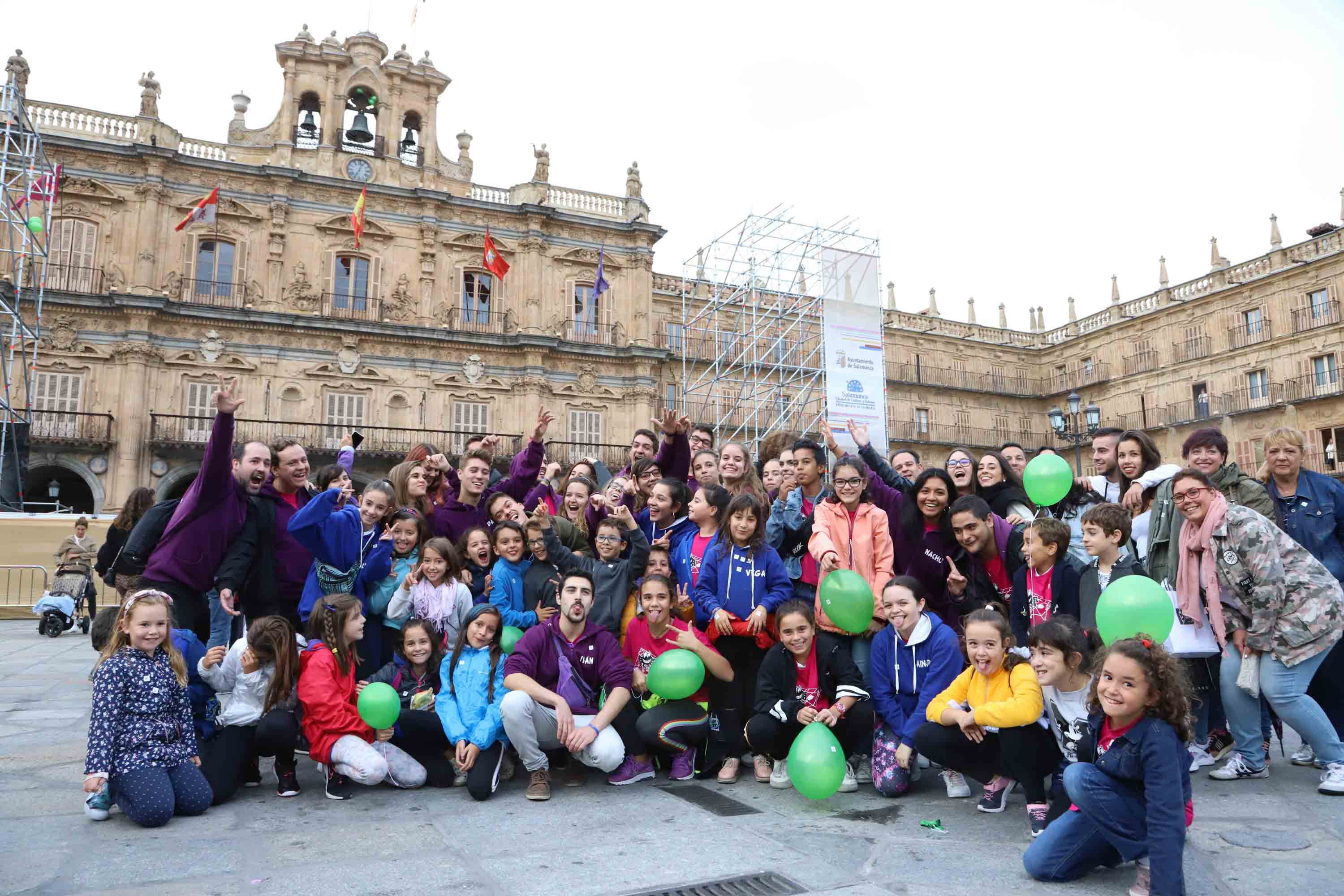 Fotos: Suelta de globos con motivo del Día Mundial del Alzheimer en Salamanca