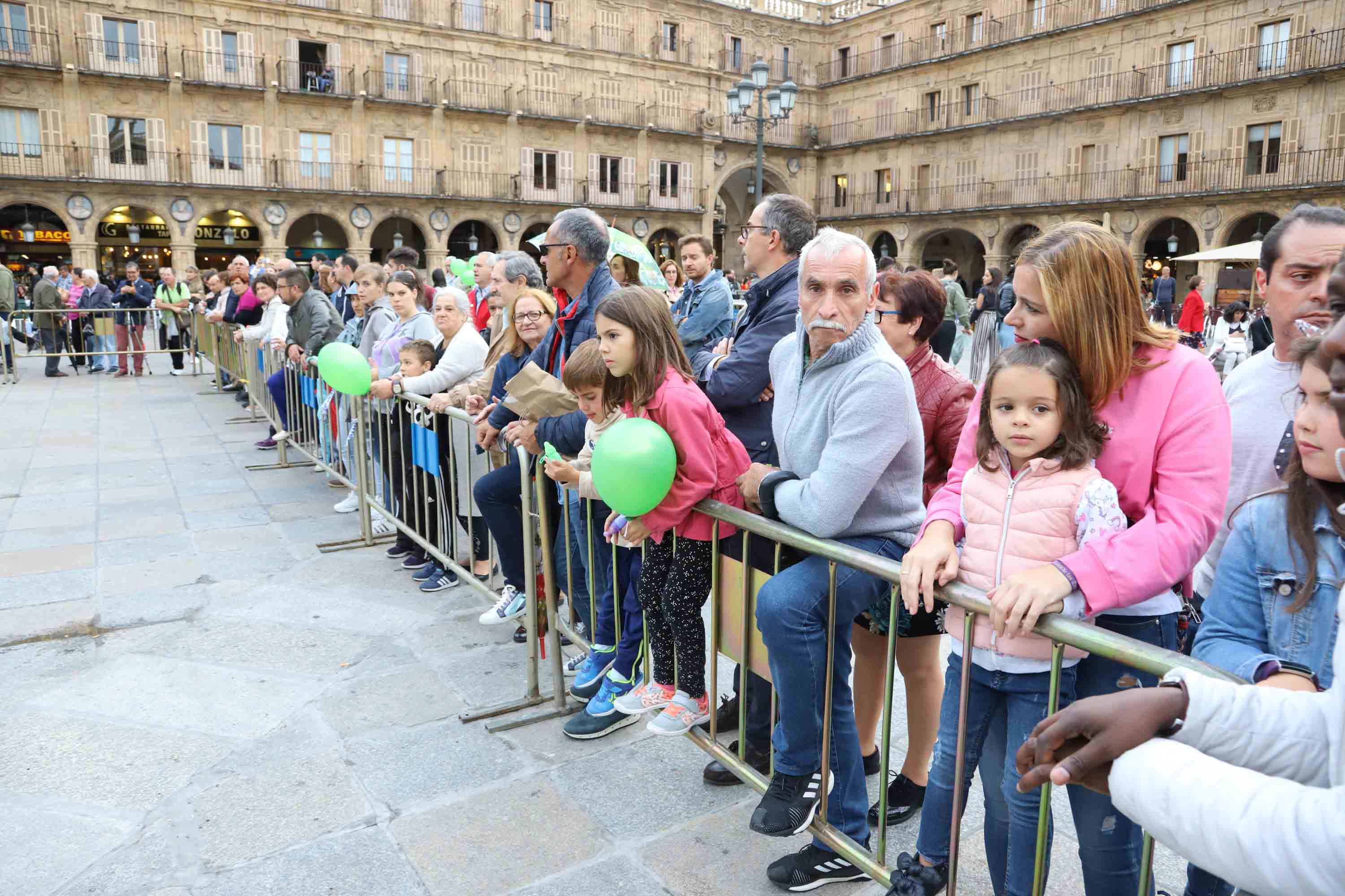 Fotos: Suelta de globos con motivo del Día Mundial del Alzheimer en Salamanca