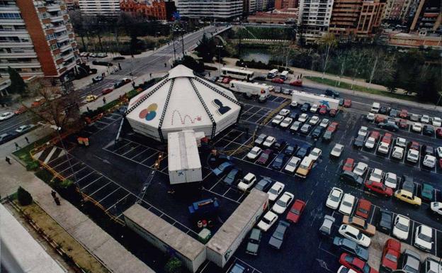 Aparcamiento del Edificio de Usos Múltiples, hace unos años. 