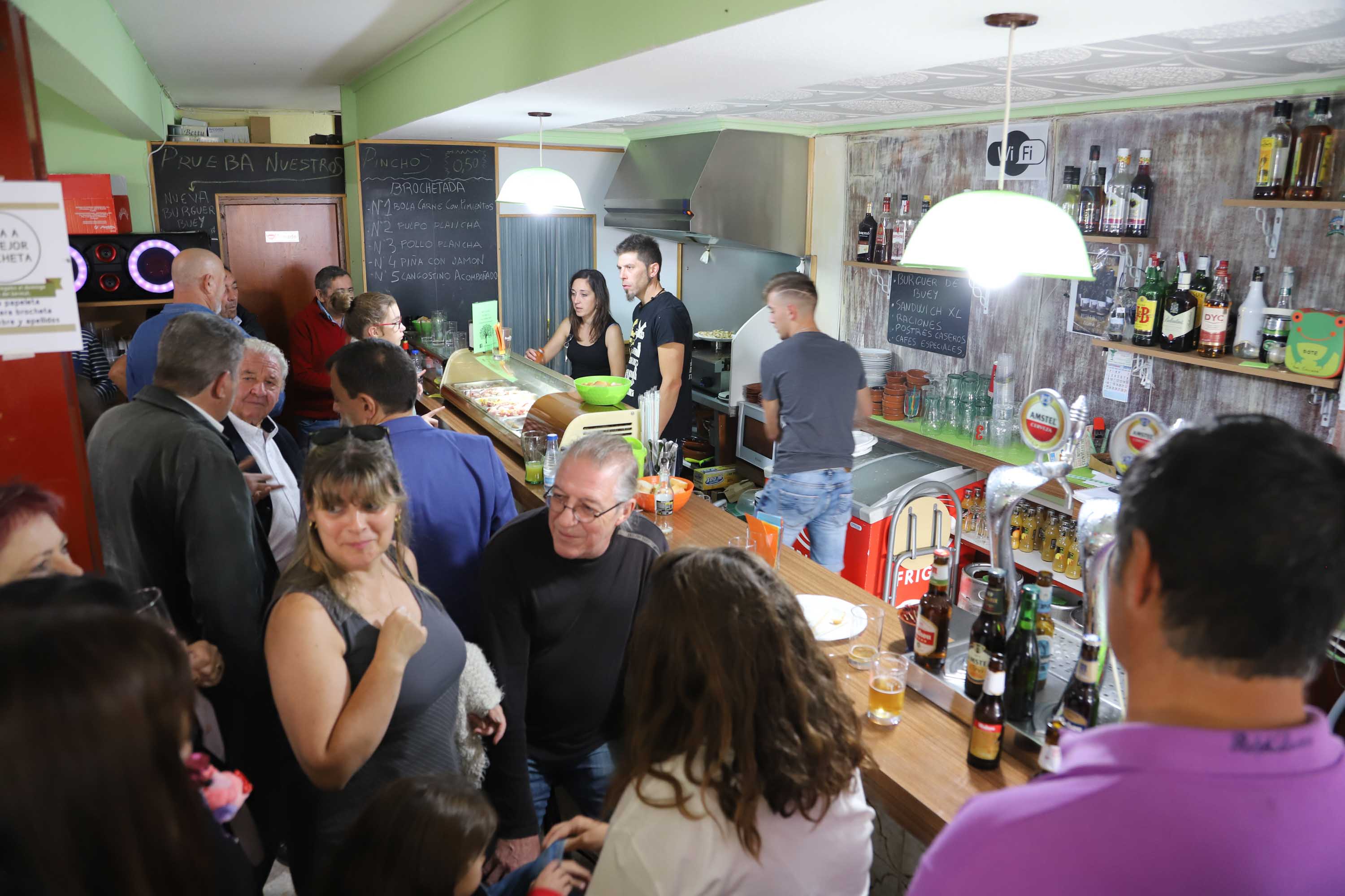 Última jornada festiva en Valdefuentes de Sangusín con degustación y comida popular.