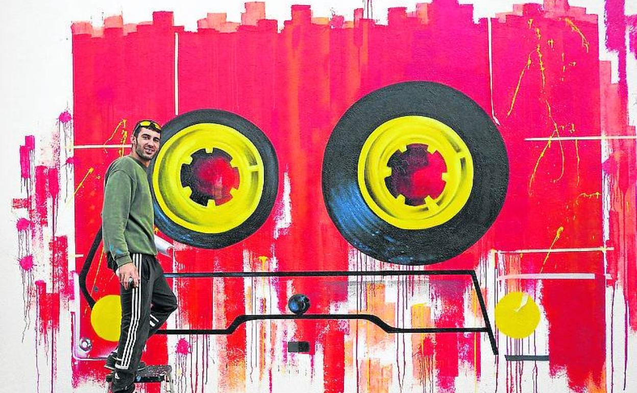 Daniel Aguado durante la ejecución de la obra. 