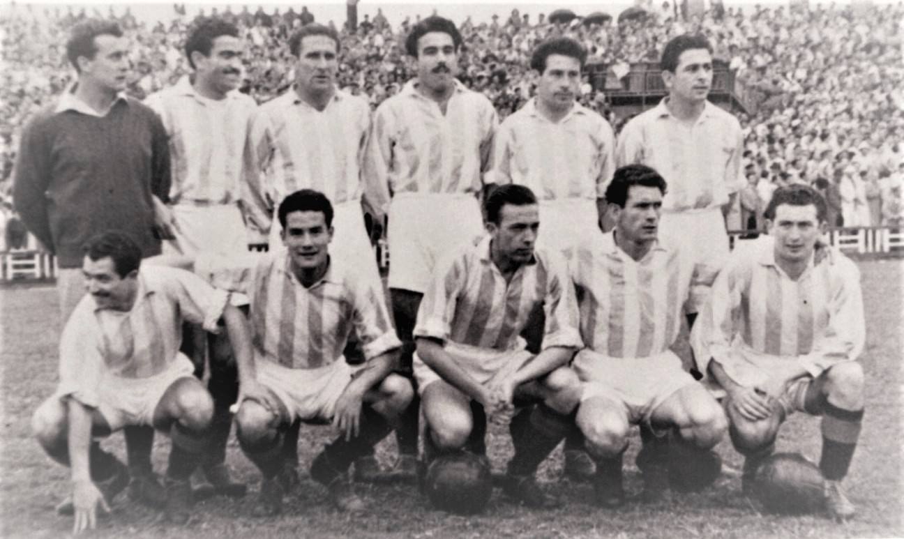 Una formación habitual del Real Valladolid en la temporada 1949-50. En la parte superior, Saso, Lesmes I, Babot, Lesmes II, Ortega y Lasala; en la inferior, Revuelta, Coque, Vaquero, Aldecoa y Juanco. Salvo éste último, sustituido por Rafa, fueron los que golearon en Zorrilla al Español.