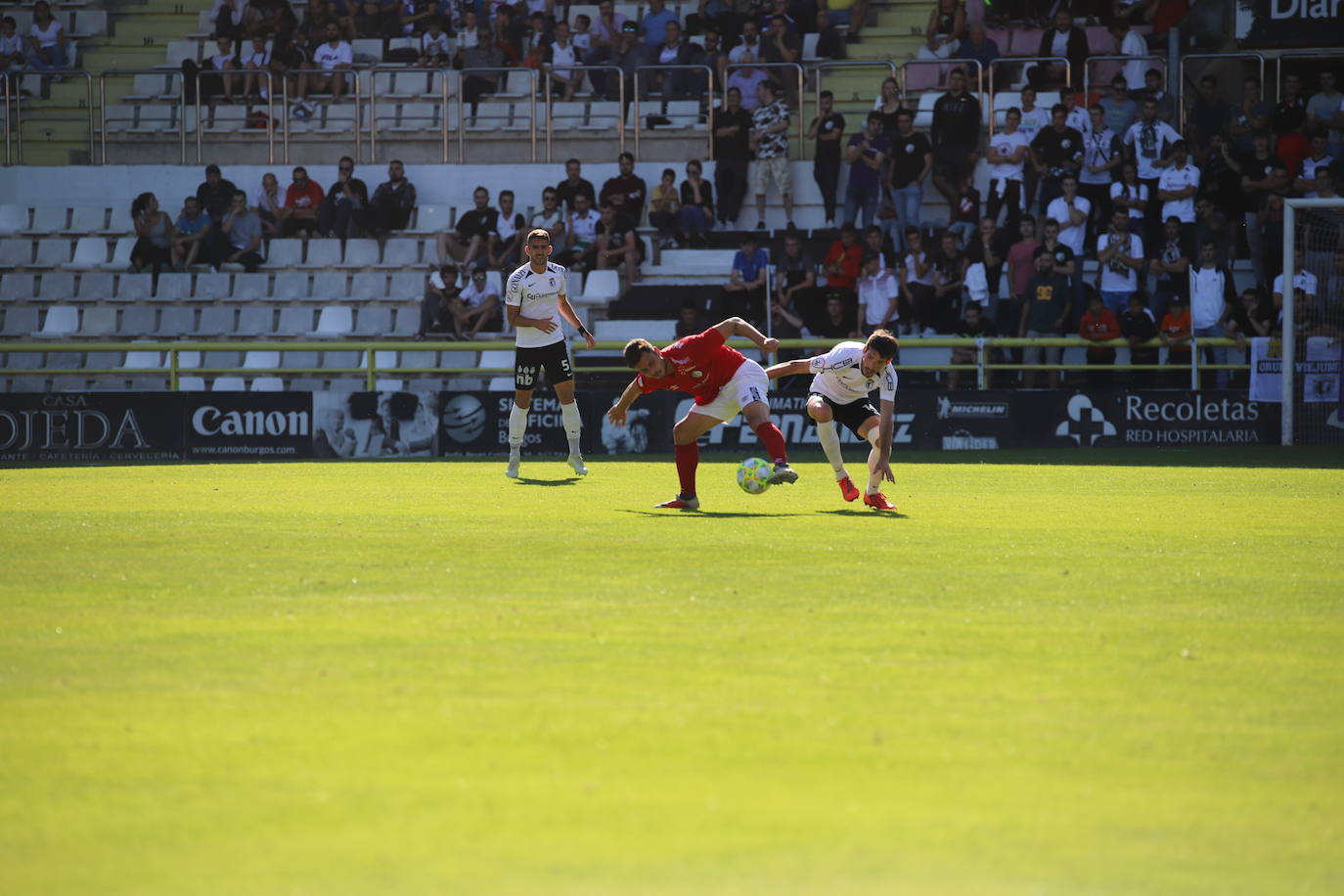 Partido del Burgos CF contra el Salamanca CF. 