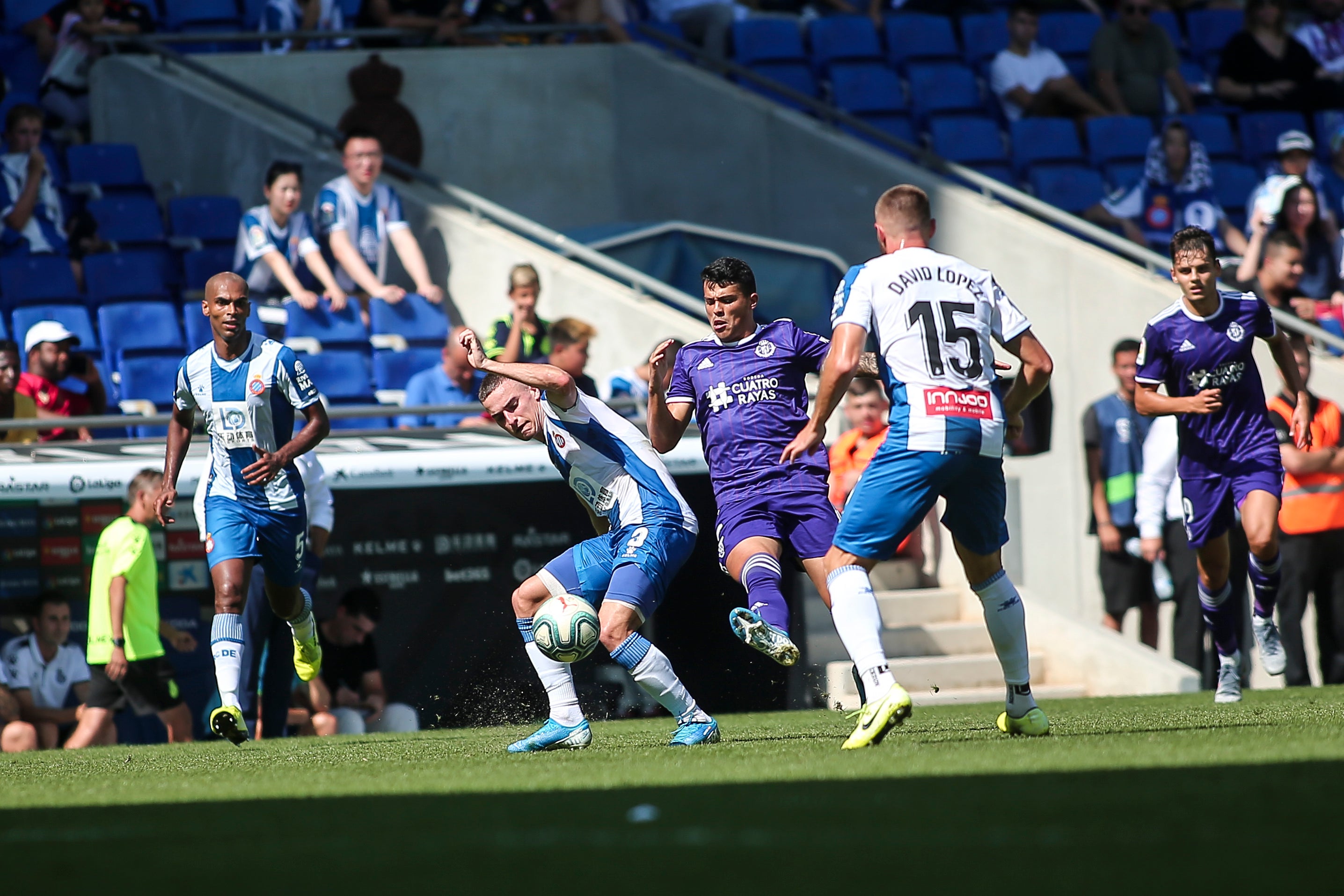 El Real Valladolid logra por primera vez sacar los tres puntos de Cornellà.