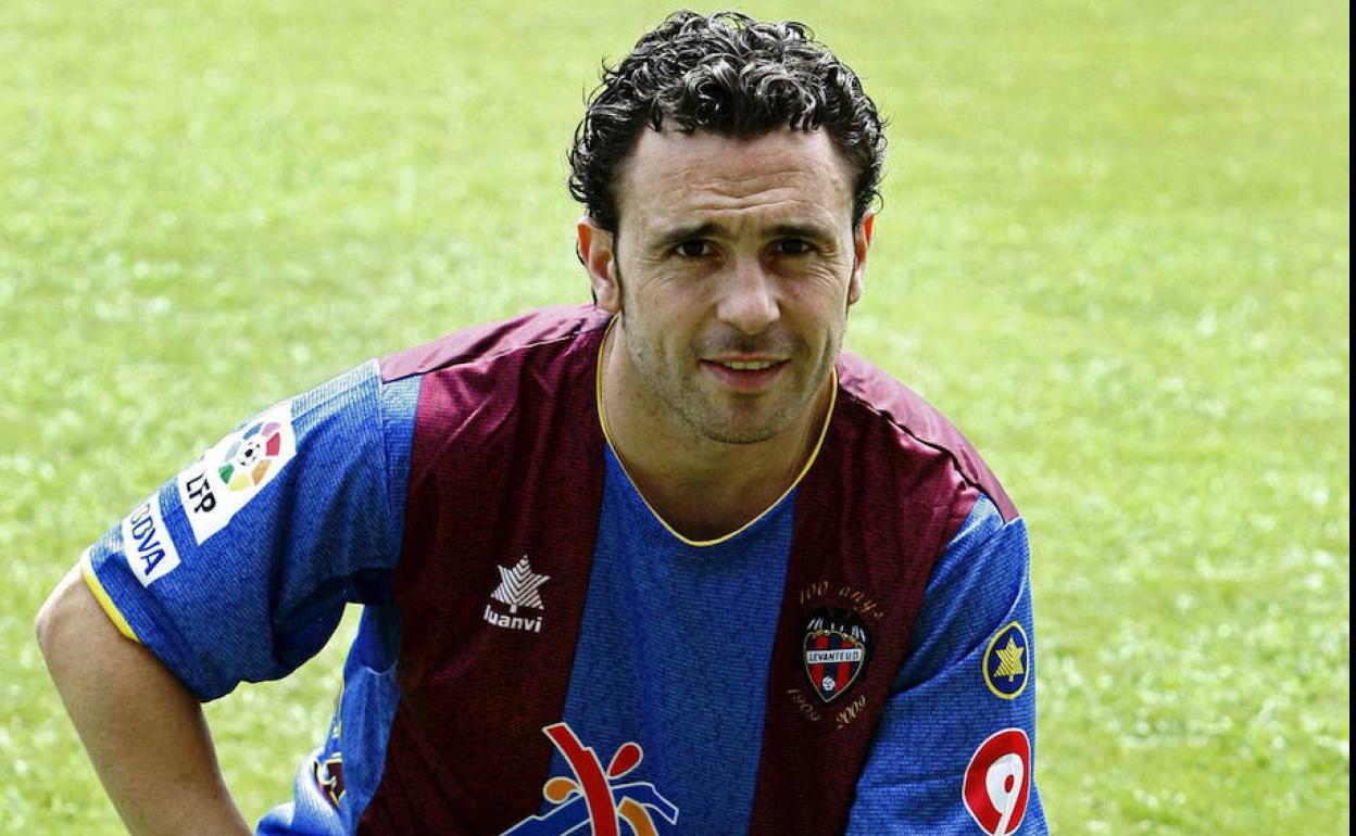 Sergio González durante su época como jugador del Levante.