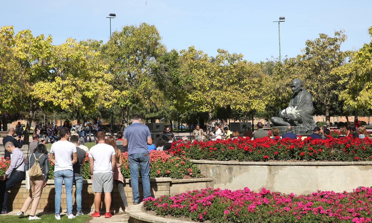 La ciudad se suma hoy miércoles a las celebraciones por el 150 aniversario del nacimiento de Mahatma Gandhi con conciertos, conferencias, danza y hasta un concurso de discursos