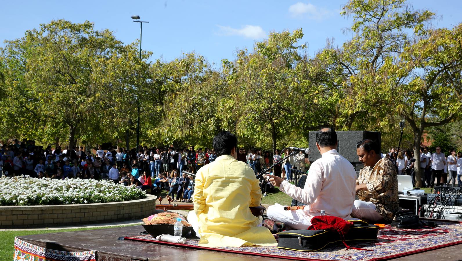 La ciudad se suma hoy miércoles a las celebraciones por el 150 aniversario del nacimiento de Mahatma Gandhi con conciertos, conferencias, danza y hasta un concurso de discursos