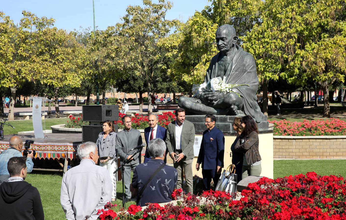 La ciudad se suma hoy miércoles a las celebraciones por el 150 aniversario del nacimiento de Mahatma Gandhi con conciertos, conferencias, danza y hasta un concurso de discursos
