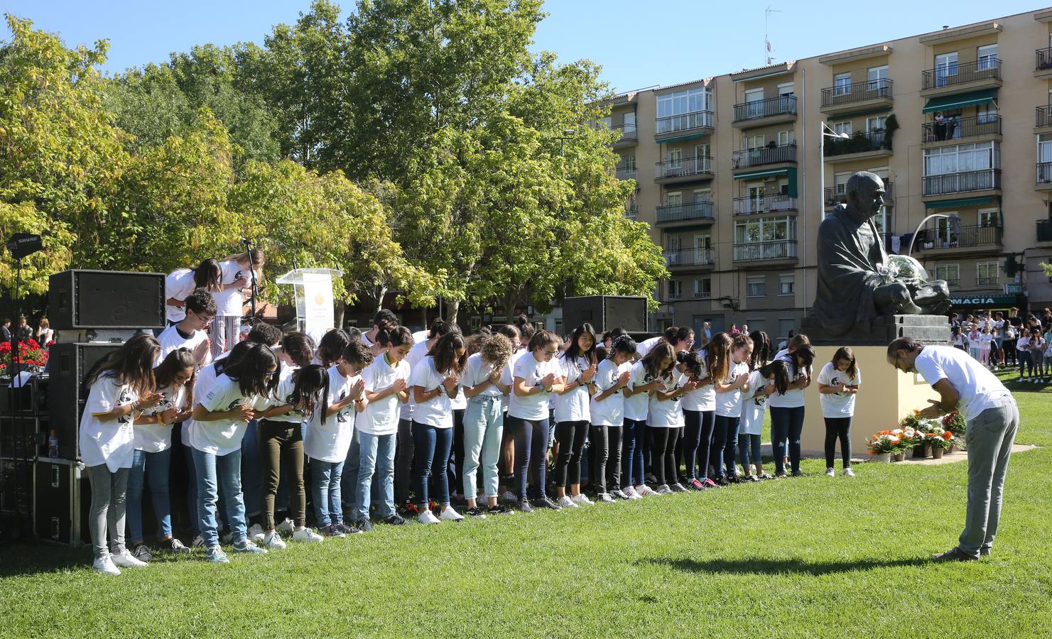 La ciudad se suma hoy miércoles a las celebraciones por el 150 aniversario del nacimiento de Mahatma Gandhi con conciertos, conferencias, danza y hasta un concurso de discursos