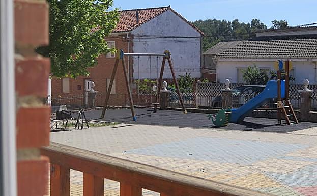 Imagen principal - Detalles de las escuelas de Palacios de Fontecha. 