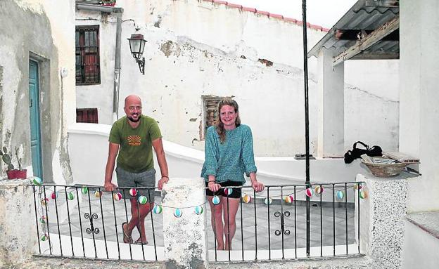 Wijnand y Thysa, en su casa de Polopos.