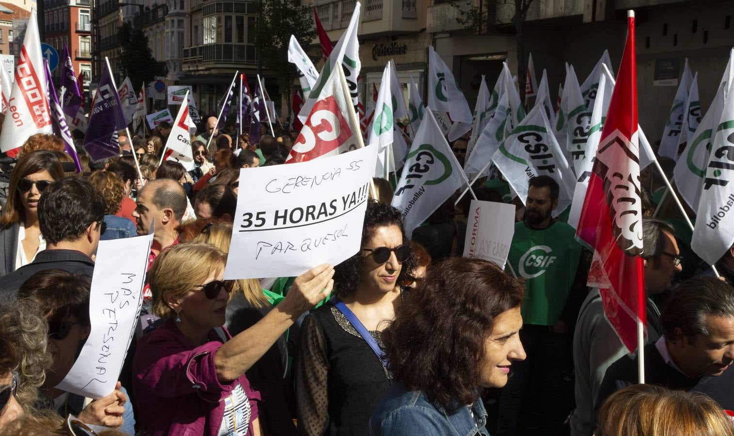 Fotos: Concentración de funcionarios en Valladolid por la jornada semanal de 35 horas