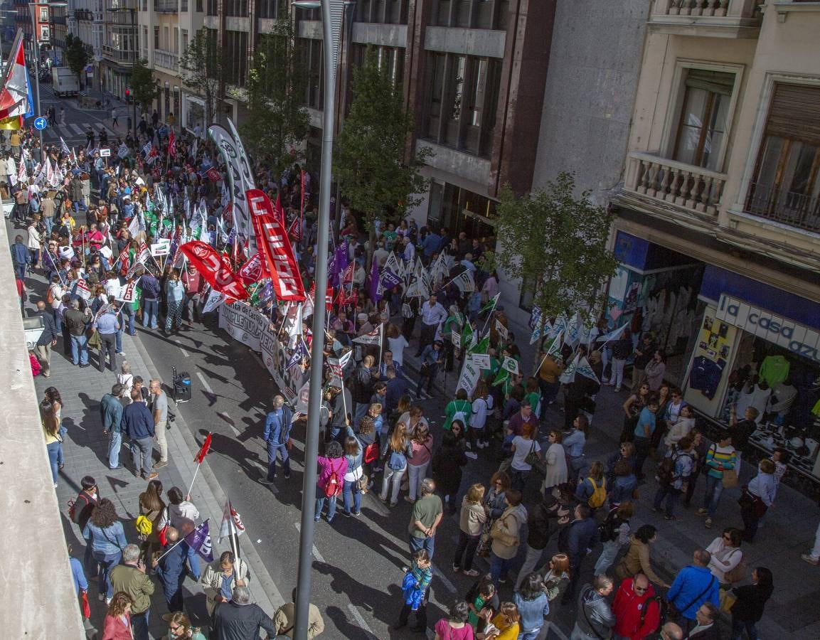 Fotos: Concentración de funcionarios en Valladolid por la jornada semanal de 35 horas