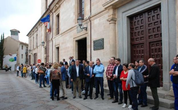 Concentración a las puertas de la Diputación de Zamora. 