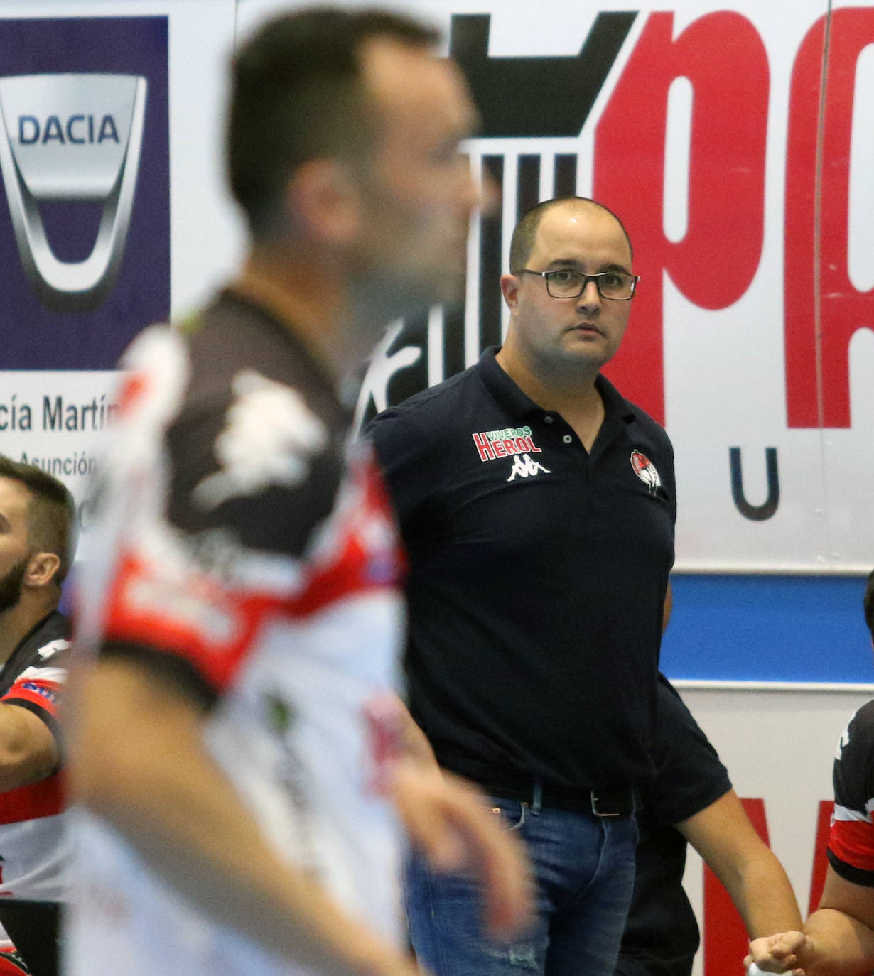 Partido entre el Balonmano Nava y el Logroño 