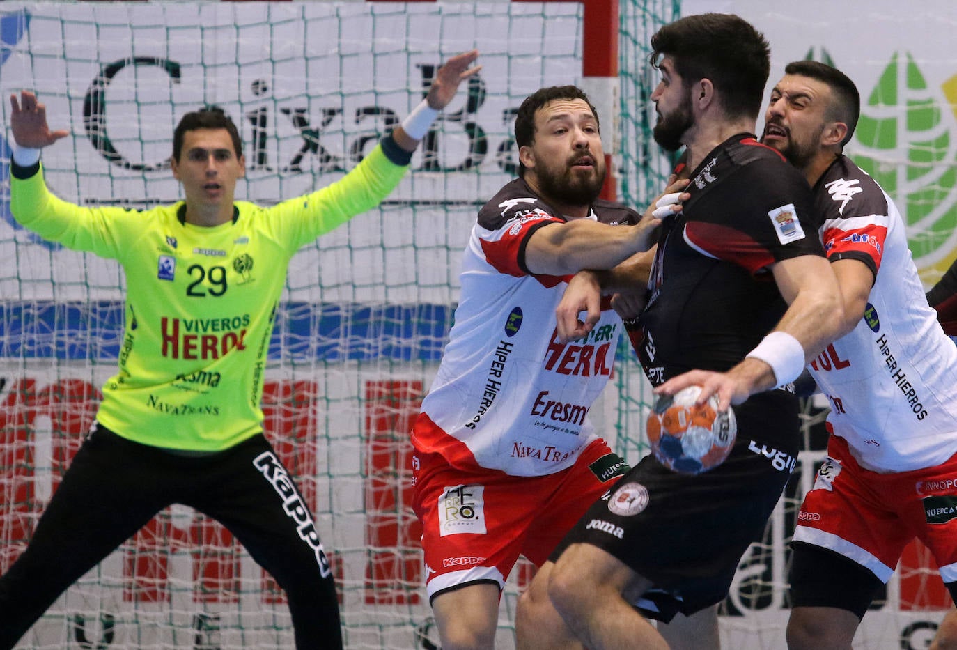 Partido entre el Balonmano Nava y el Logroño 