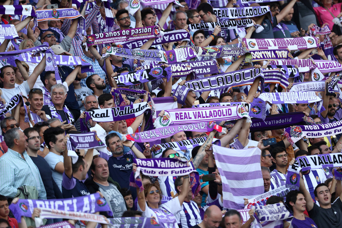 La afición del Real Valladolid arropó al equipo en uno de los partidos importantes del año. 