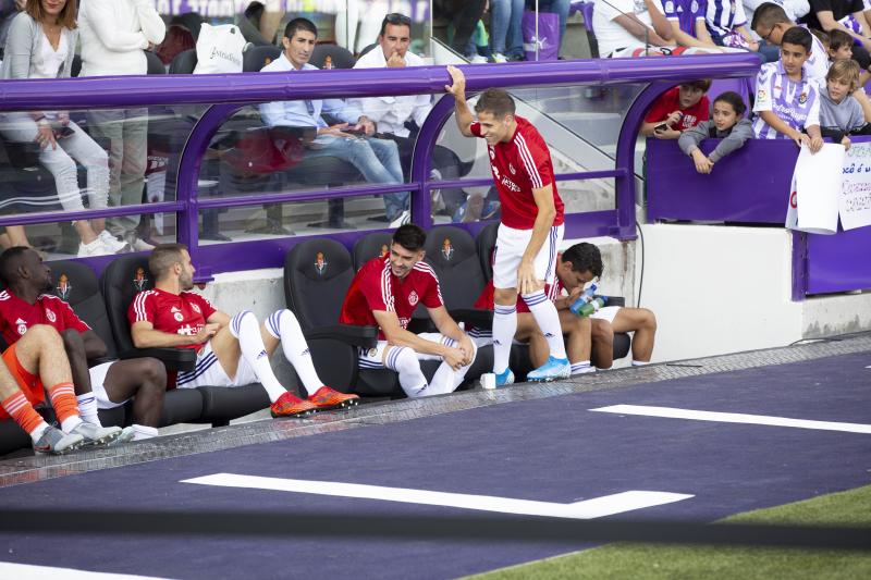 Salisu marca a Morata.