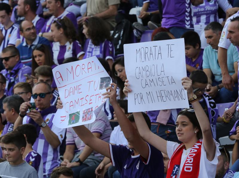 Salisu marca a Morata.