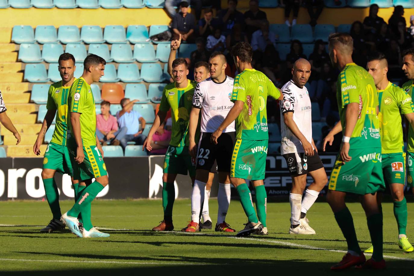 Los jugadores del Salamanca CF UDS y Unionistas. 