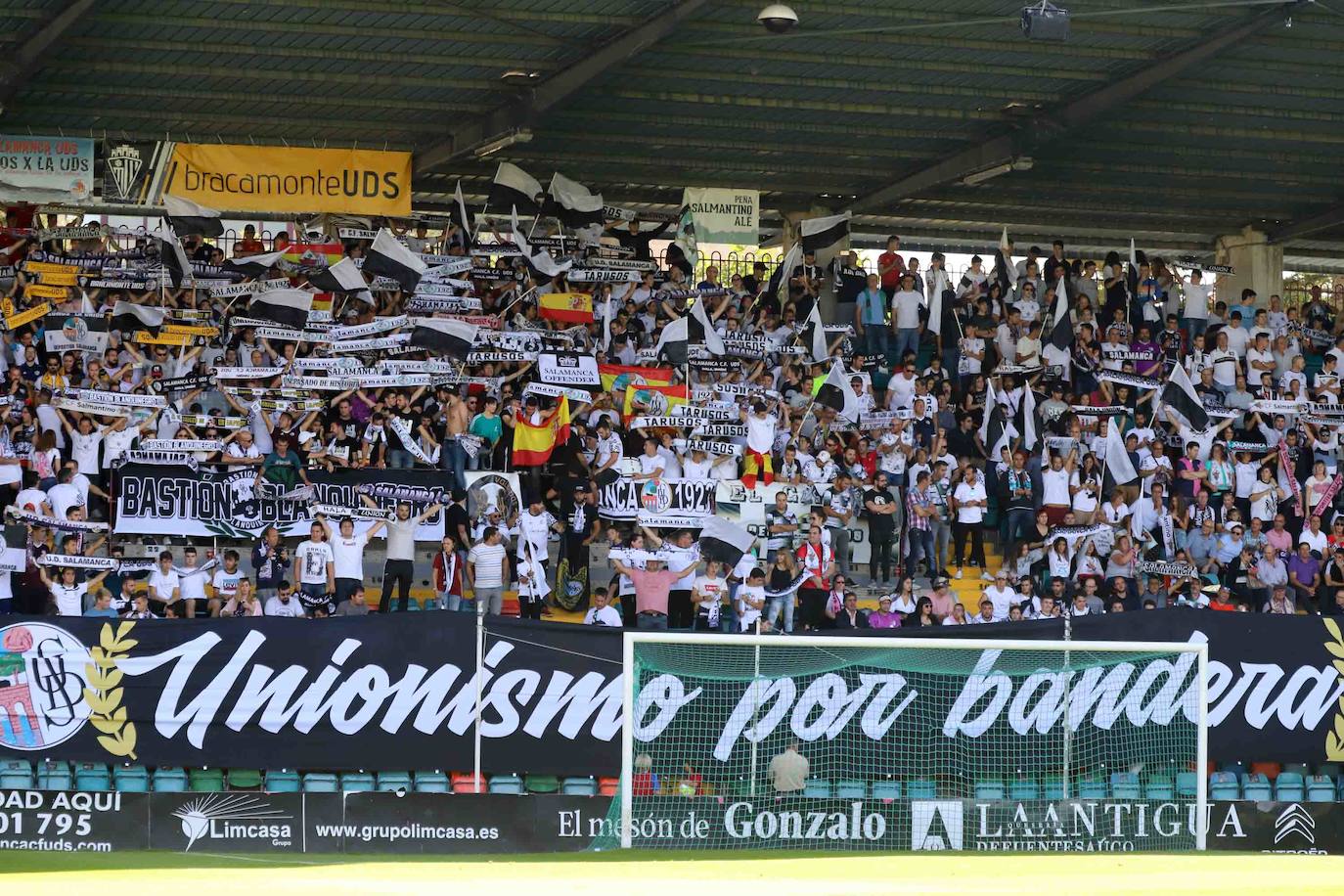 Los jugadores del Salamanca CF UDS y Unionistas. 