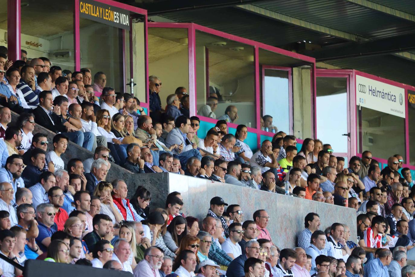 Los jugadores del Salamanca CF UDS y Unionistas. 