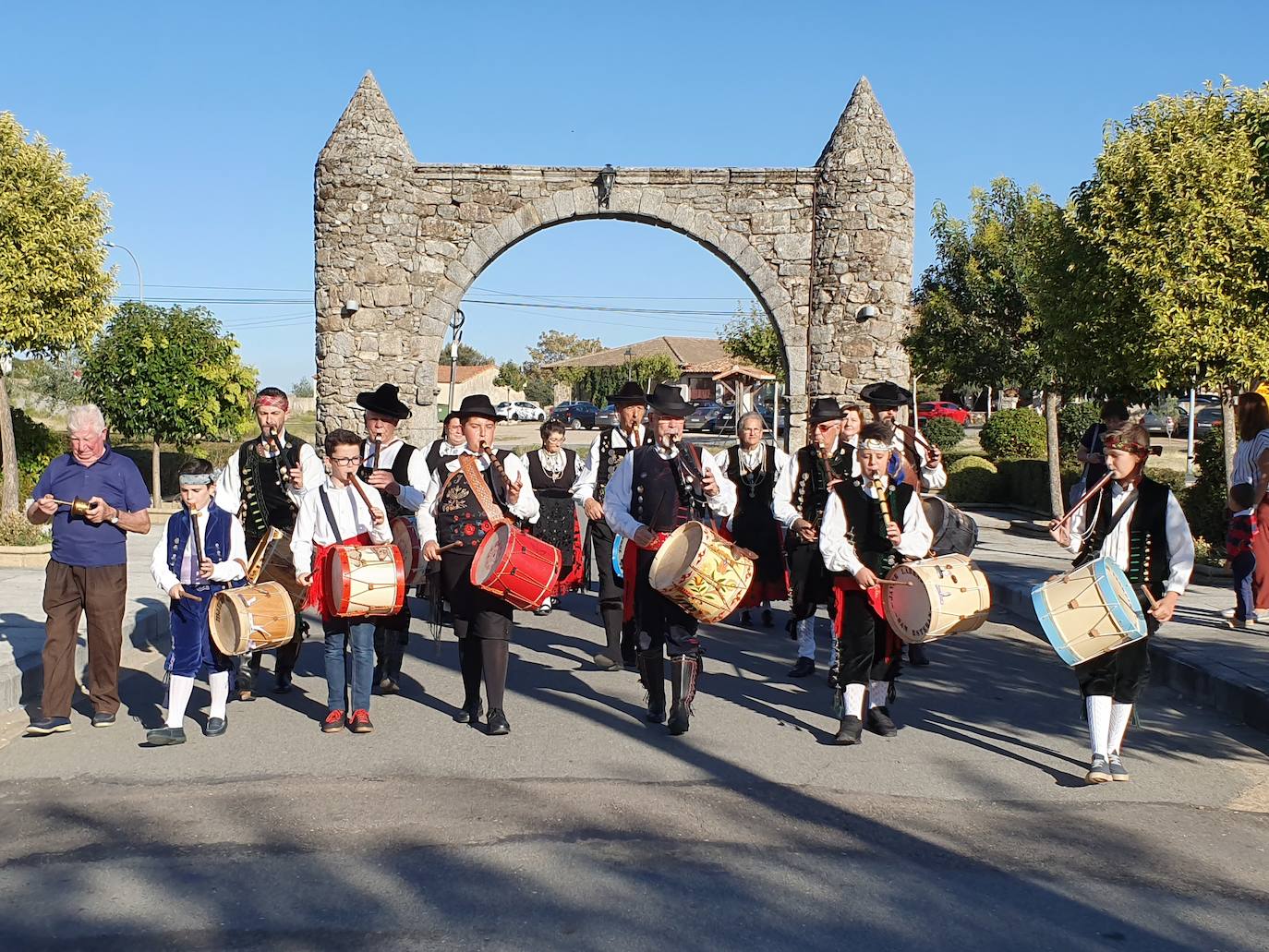 Festival folclórico cierra las fiestas en San Miguel de Valero