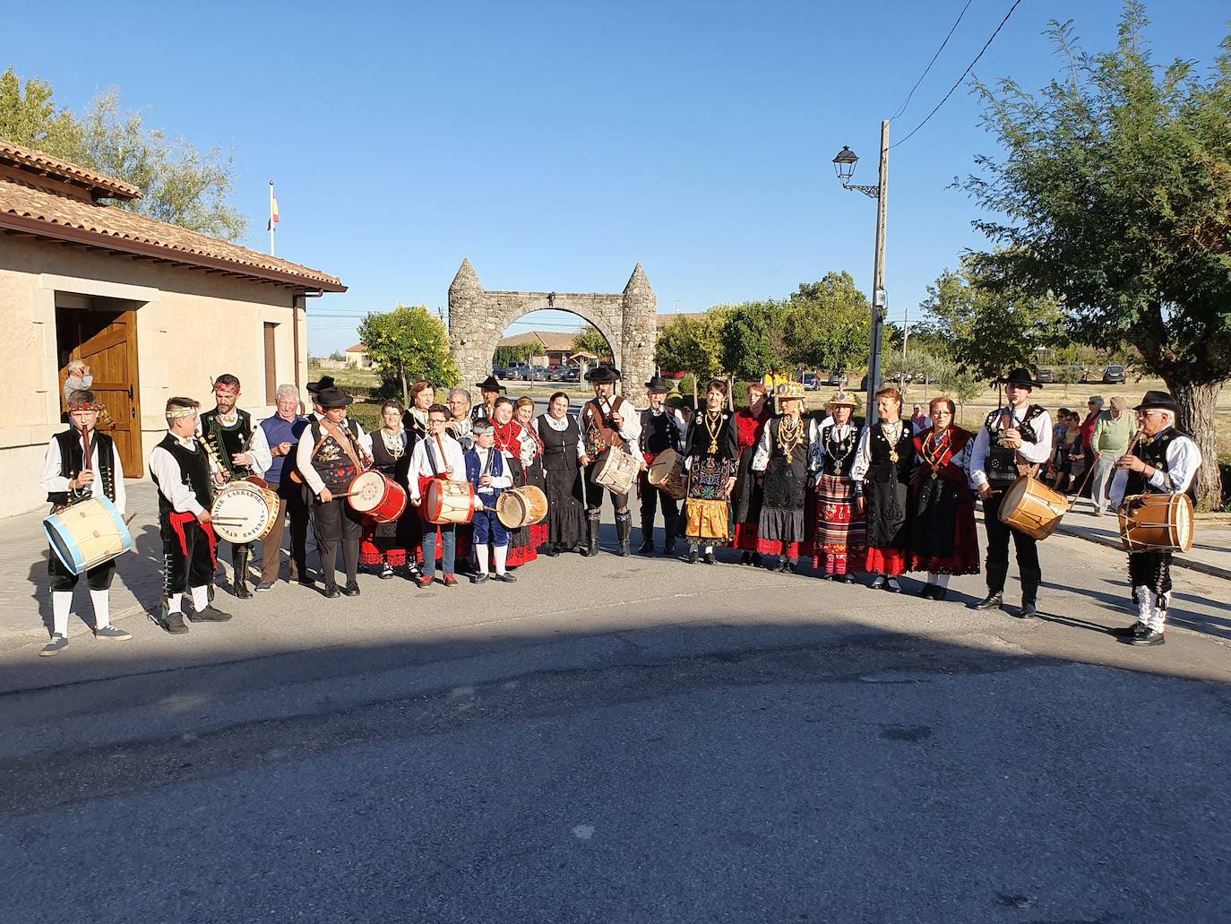 Festival folclórico cierra las fiestas en San Miguel de Valero