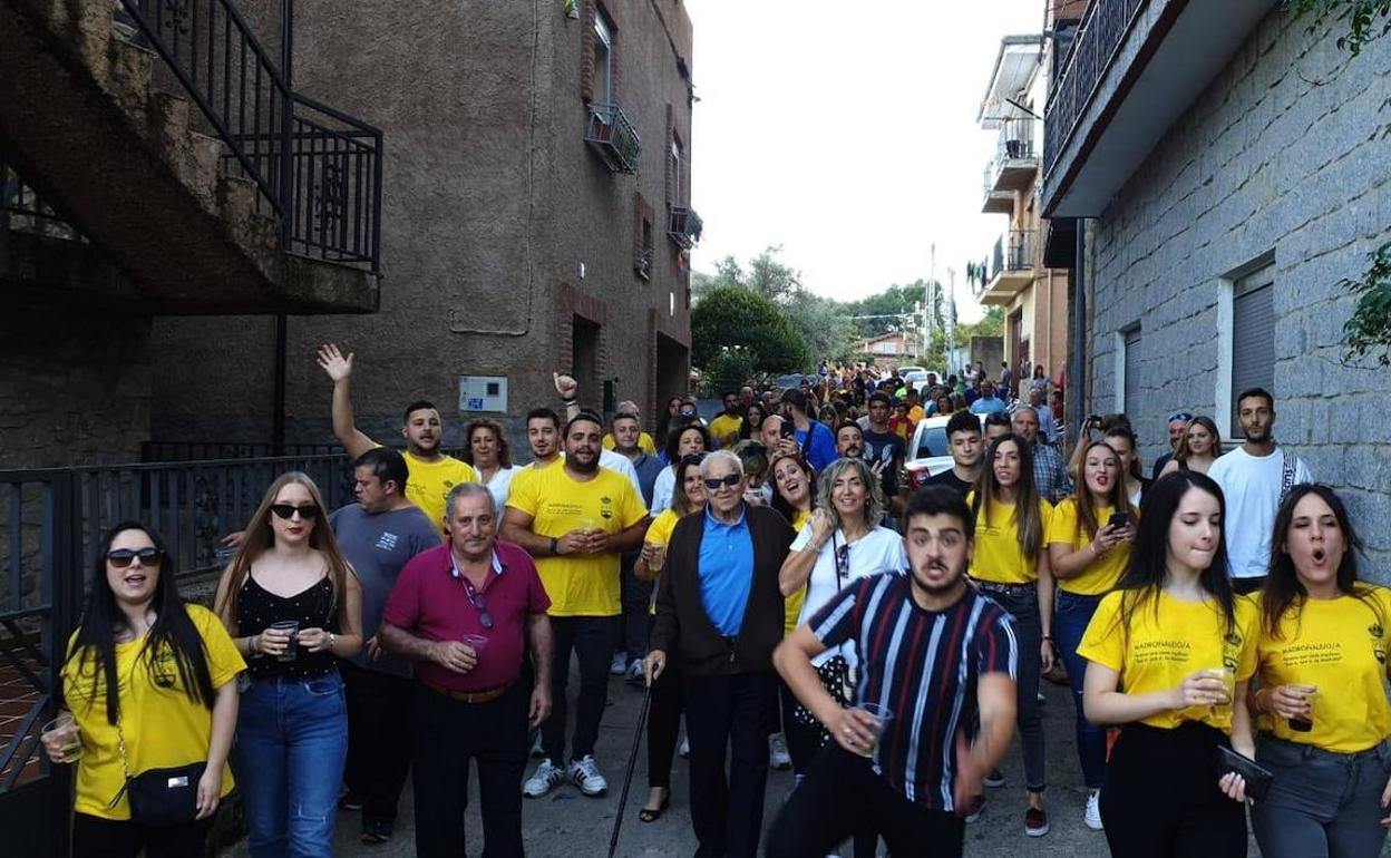 Recorrido de bodegas, que contó con una gran participación y que estuvo amenizado por una charanga.