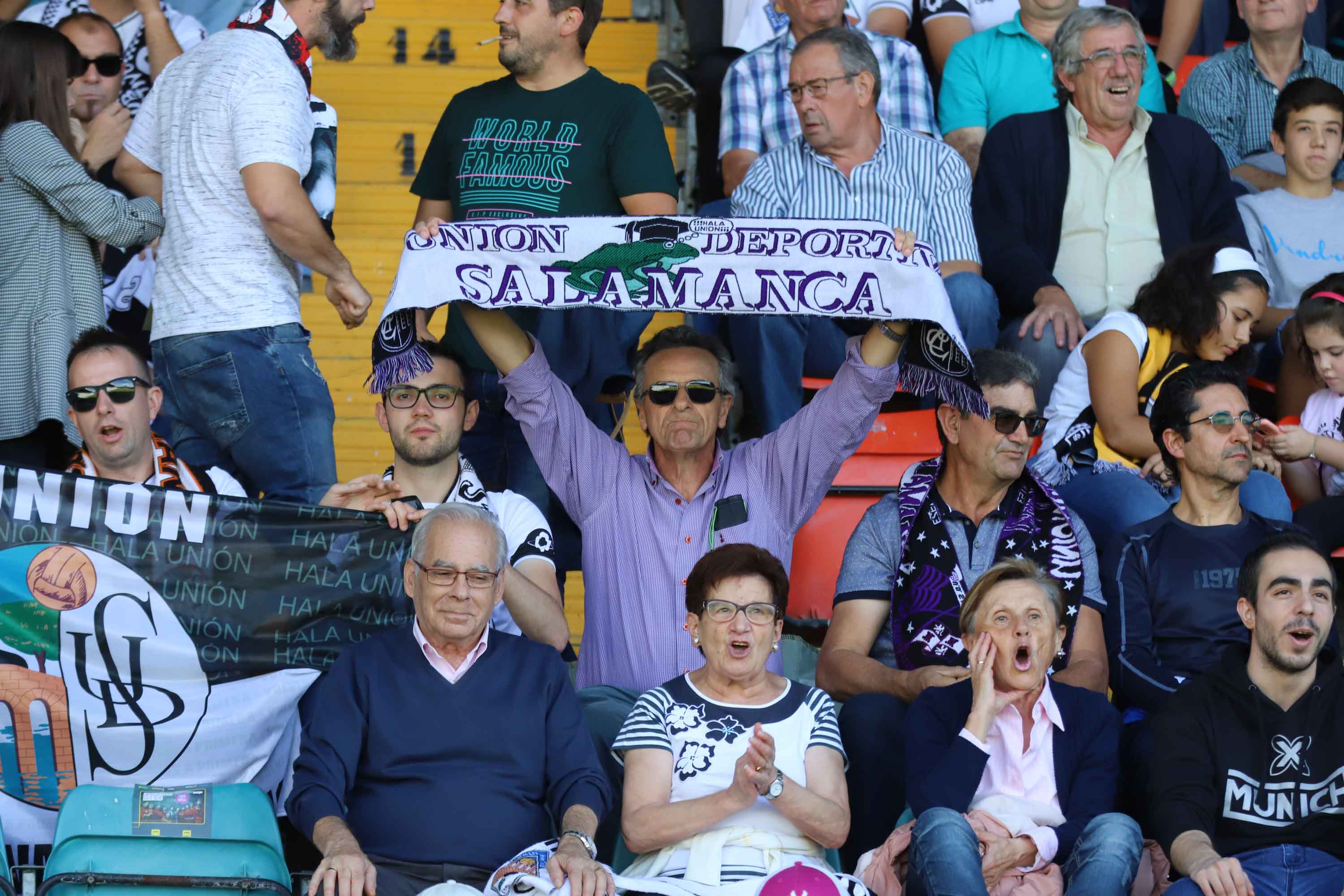 Un polémico gol desnivela el derbi que se llevó el Salamanca CF UDS con dos goles de Gio