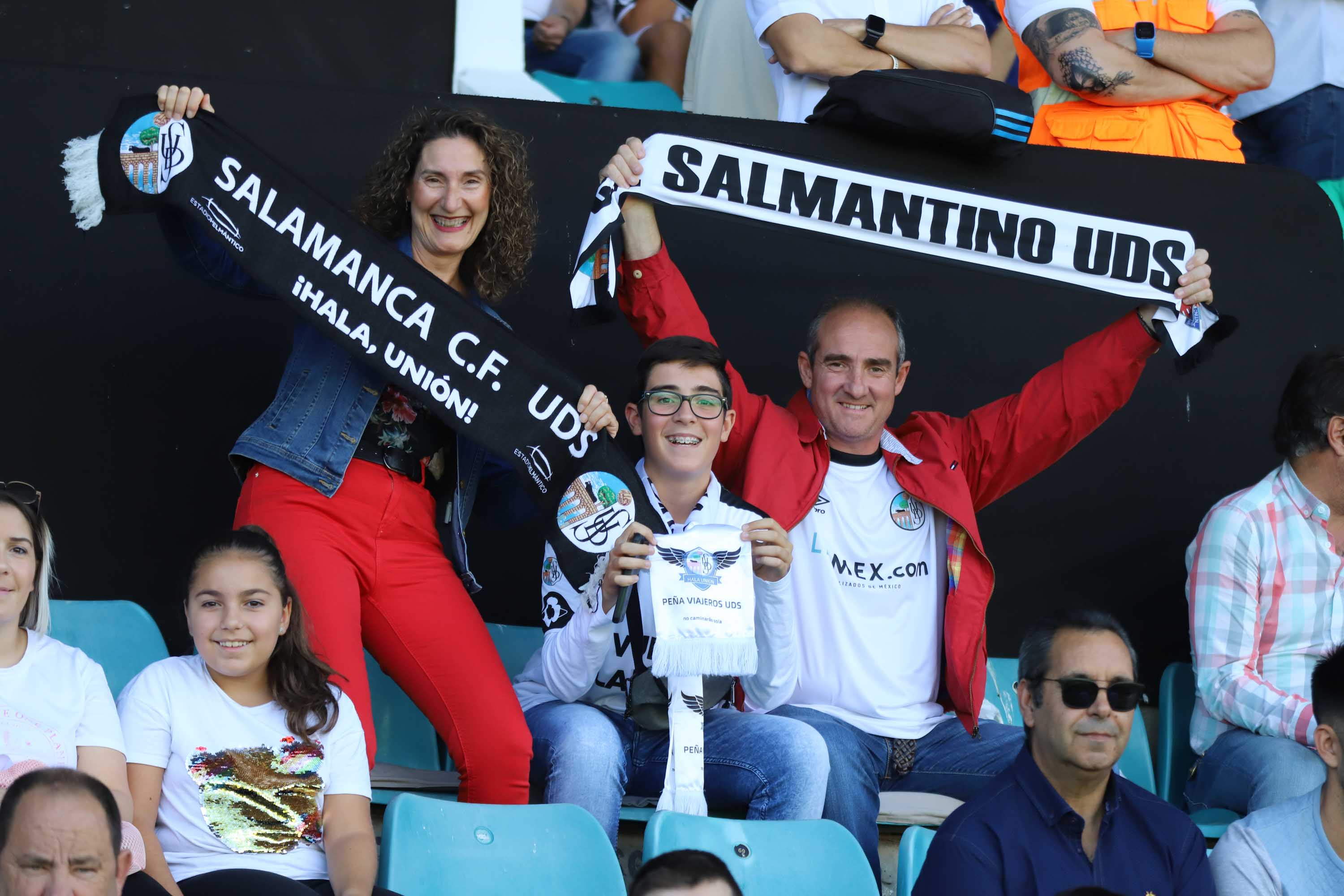 Un polémico gol desnivela el derbi que se llevó el Salamanca CF UDS con dos goles de Gio