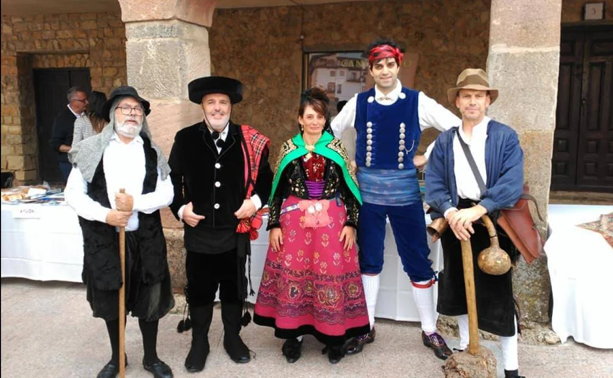 Miembros de Cateja Teatro que representaron algunas leyendas serranas.