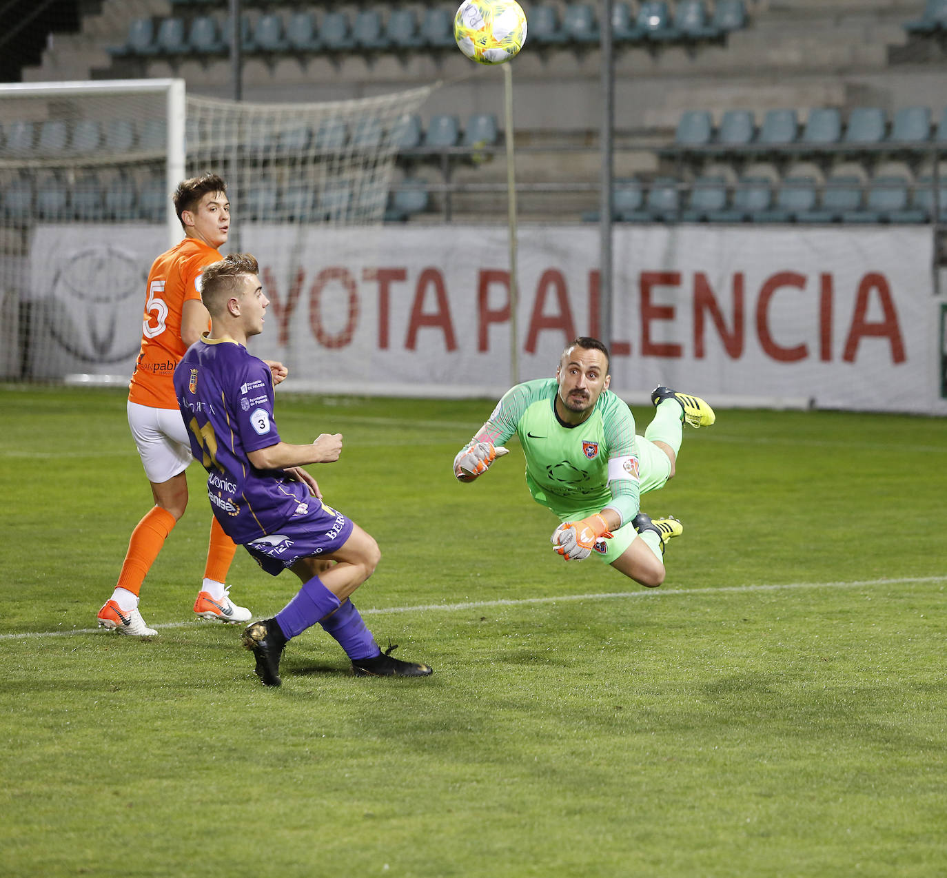 Fotos: Palencia Cristo Atlético 0 - 0 Burgos Promesas