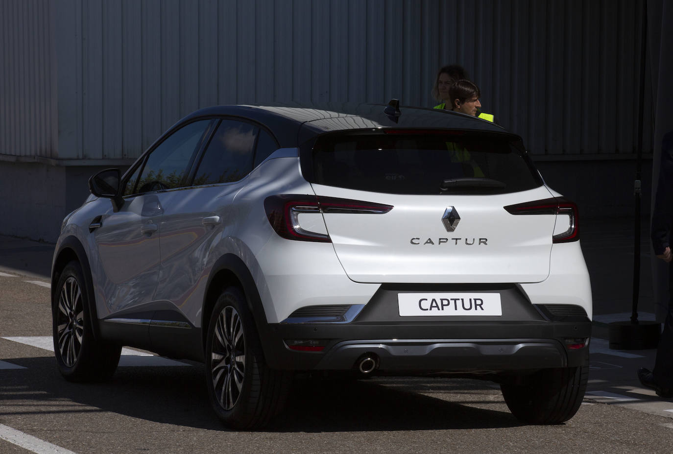 Fotos: El Rey Felipe VI visita la factoría de carrocería y montaje de Renault Valladolid