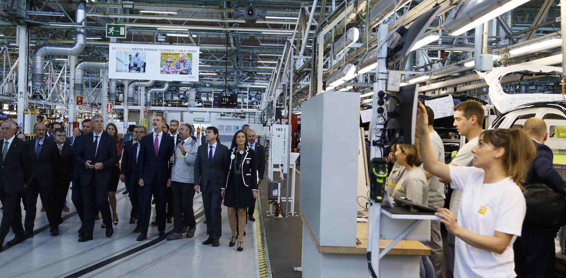 Fotos: El Rey Felipe VI visita la factoría de carrocería y montaje de Renault Valladolid