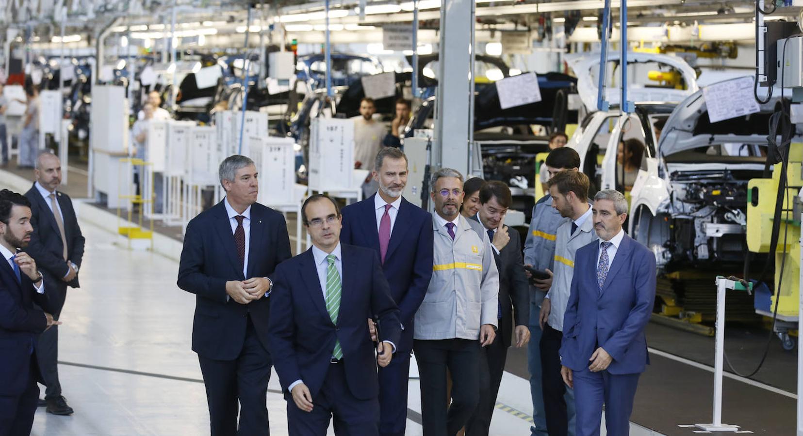 Fotos: El Rey Felipe VI visita la factoría de carrocería y montaje de Renault Valladolid