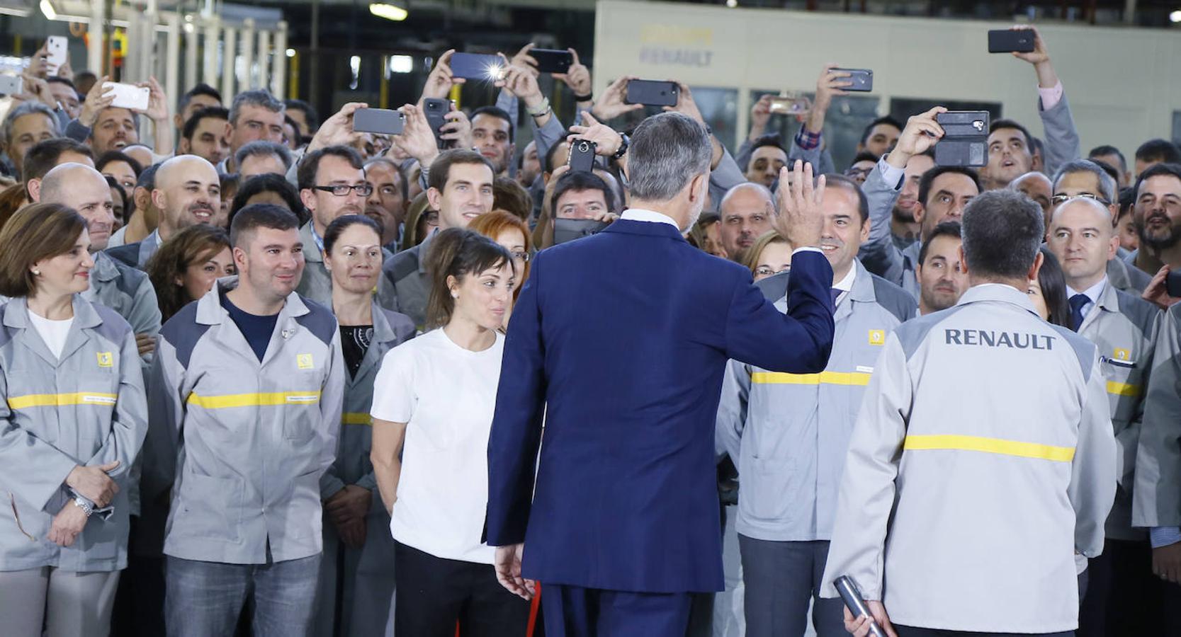 Fotos: El Rey Felipe VI visita la factoría de carrocería y montaje de Renault Valladolid
