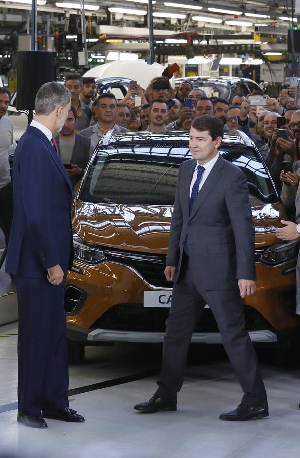 Fotos: El Rey Felipe VI visita la factoría de carrocería y montaje de Renault Valladolid