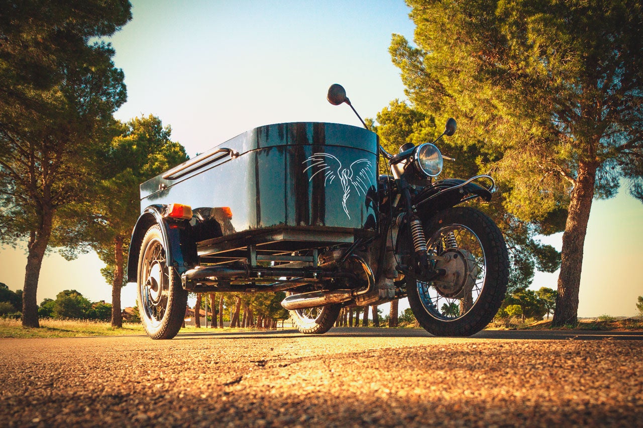 Prototipo de sidecar funerario.