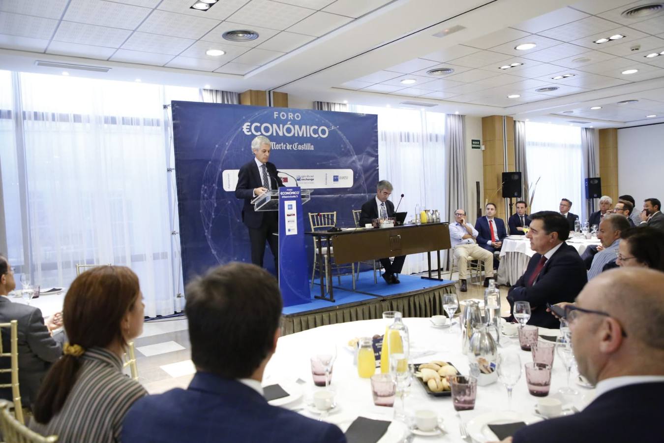 Fotos: Suárez Illana abre el Foro Económico en Salamanca