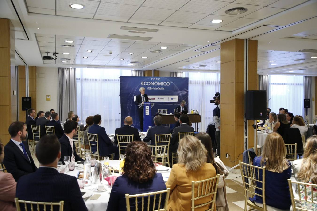 Fotos: Suárez Illana abre el Foro Económico en Salamanca