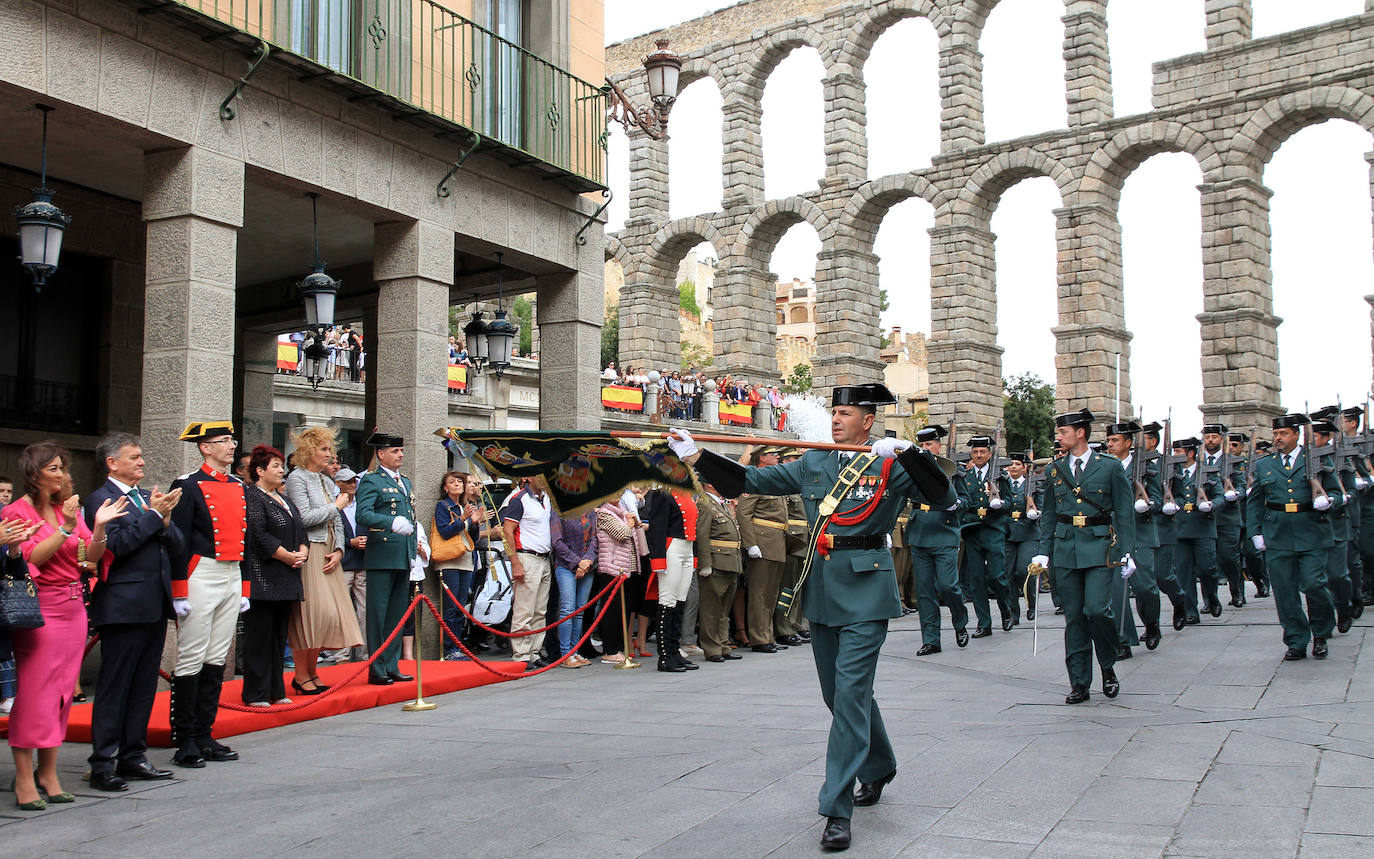 Celebración de la festividad del Pilar, patrona de la Guardia Civil, junto al Acueducto.